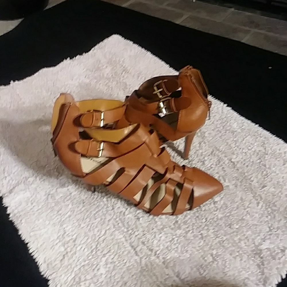 Open shoes